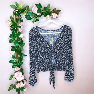 3/$30 American Eagle Floral Tie-Front Crop Top